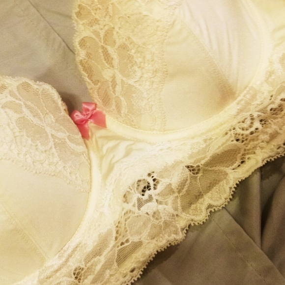 Adore Me long line bra in cream. 36B. (B2) - Picture 3 of 8